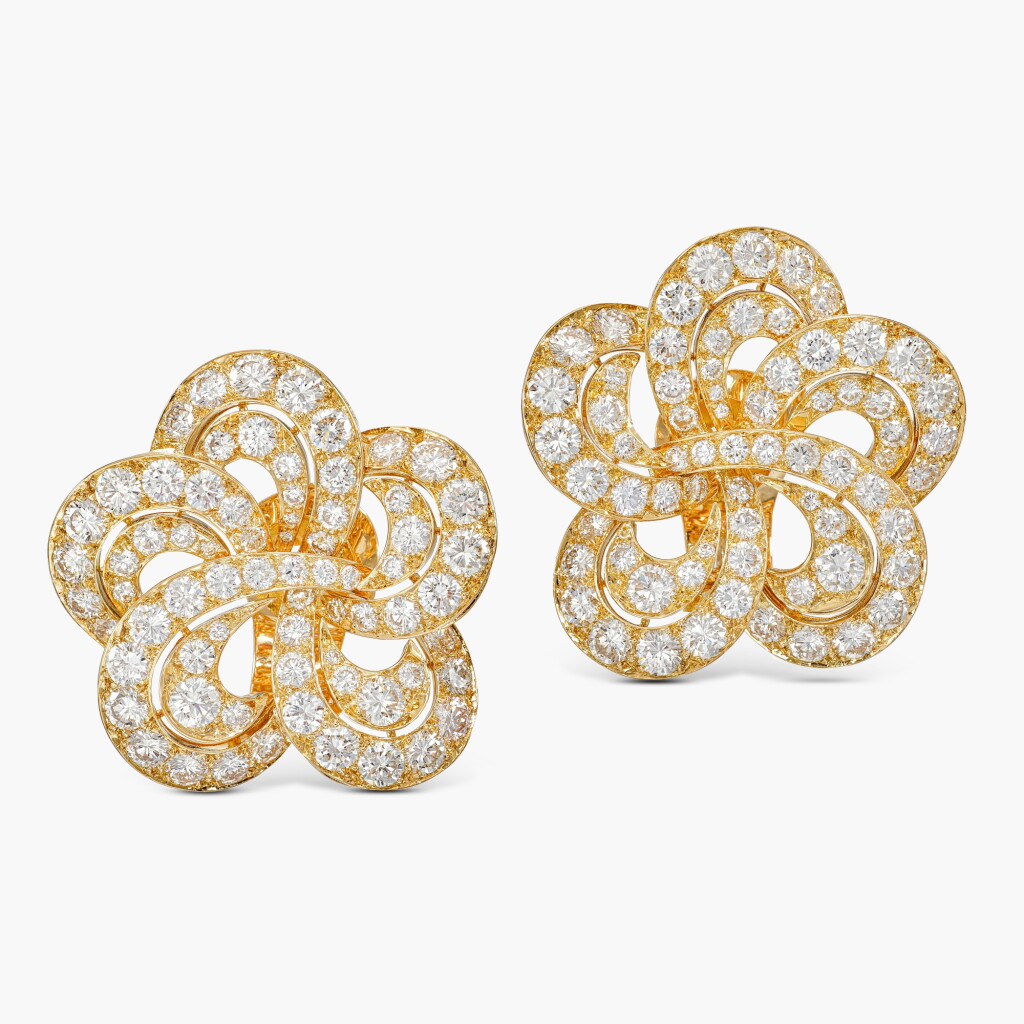 View full screen - View 1 of Lot 1689. Pair of Diamond Earclips | 梵克雅寶 | 鑽石 耳夾 一對.