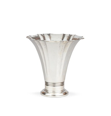 View full screen - View 1 of Lot 65. A large hammered silver vase, David Ferreira, Porto, 20th century | Grand vase tronconique en argent martelé par David Ferreira, Porto, XXe siècle.