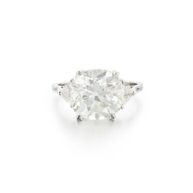 View full screen - View 1 of Lot 83. Bague diamant | Diamond ring.