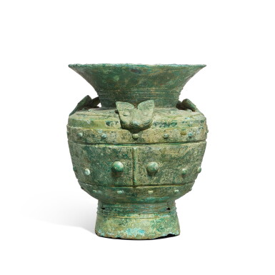 View full screen - View 1 of Lot 1006. A bronze 'tiger' ritual wine vessel, zun, Late Shang dynasty | 商晚期 青銅獸面三虎頭尊.