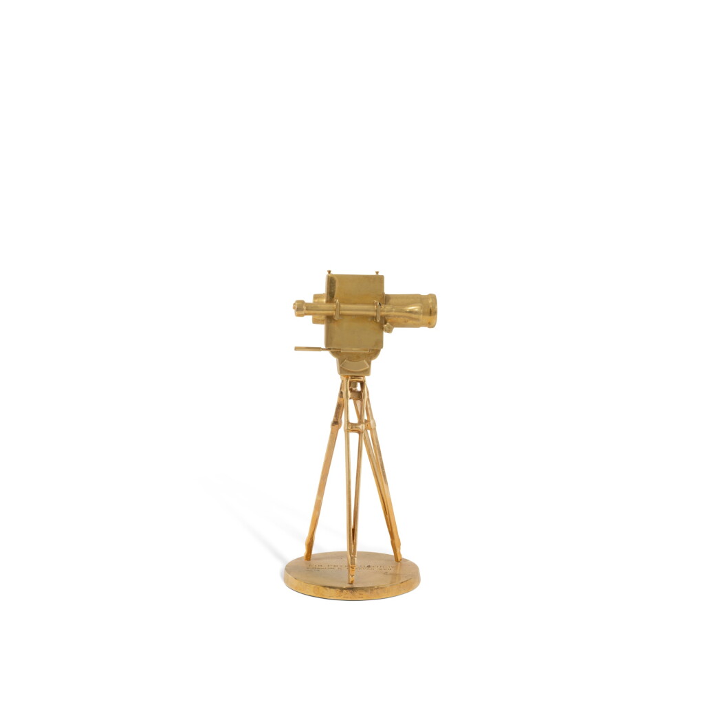 View full screen - View 1 of Lot 73. Peter Ustinov's Goldene Kamera Award, 2001 | Goldene Kamera Award de Peter Ustinov, 2001.