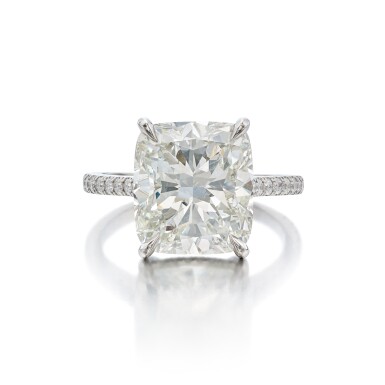 View full screen - View 1 of Lot 1. Diamond Ring.