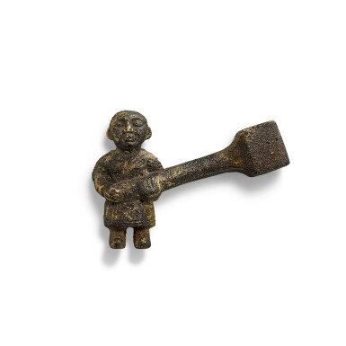 View full screen - View 1 of Lot 540. A bronze 'warrior' zither tuning key, Eastern Zhou dynasty 東周 青銅武士形琴軫鑰.