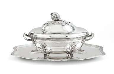 View full screen - View 1 of Lot 22. A French silver oval soup-tureen, with liner and stand, Puiforcat, Paris, 20th century | Soupière ovale et son présentoir, en argent par Puiforcat, Paris, XXe siècle.