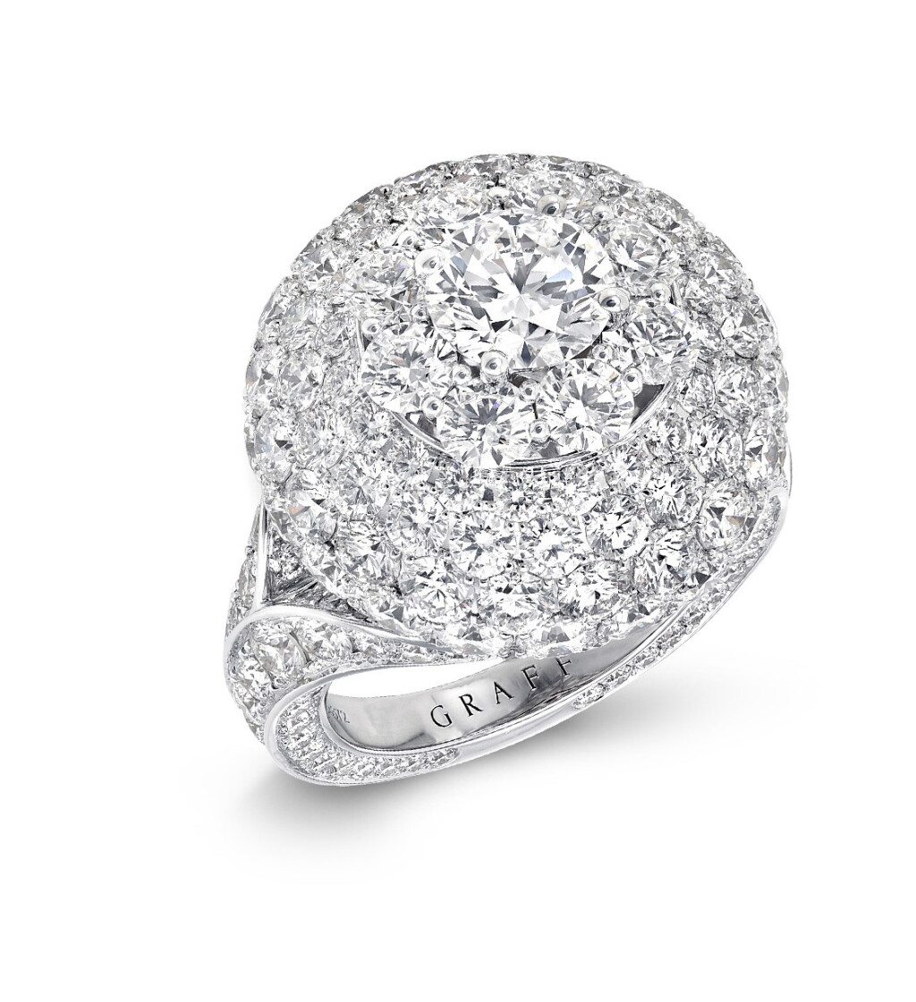 View full screen - View 1 of Lot 521. DIAMOND RING, GRAFF.