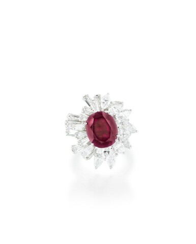 View full screen - View 1 of Lot 209. Bague rubis et diamants | Ruby and diamond ring.
