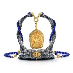 Mei Hua | Microcarvings ‘Amitabha Buddha’, Piece Unique Gold, Lapis Lazuli, Ruby and Diamond Pendent Necklace | 梅花 | 微雕 '無量壽佛' 全球唯一 18K及20K黃金 配 108顆青金石 及 紅寶石 項鏈