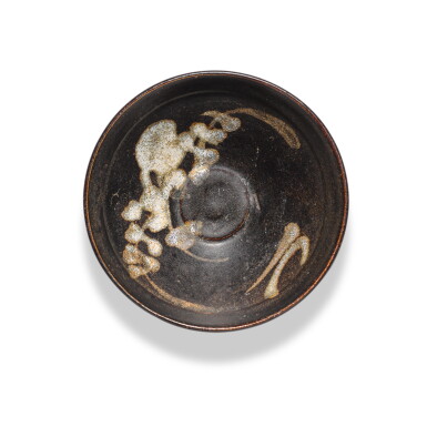View full screen - View 1 of Lot 309. A painted 'Jizhou' black-glazed 'floral' bowl, Southern Song dynasty | 南宋 吉州窰黑釉花紋盌.