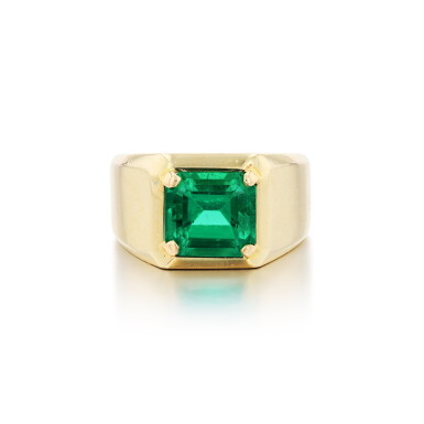 View full screen - View 1 of Lot 128. Bague émeraude | Emerald ring.