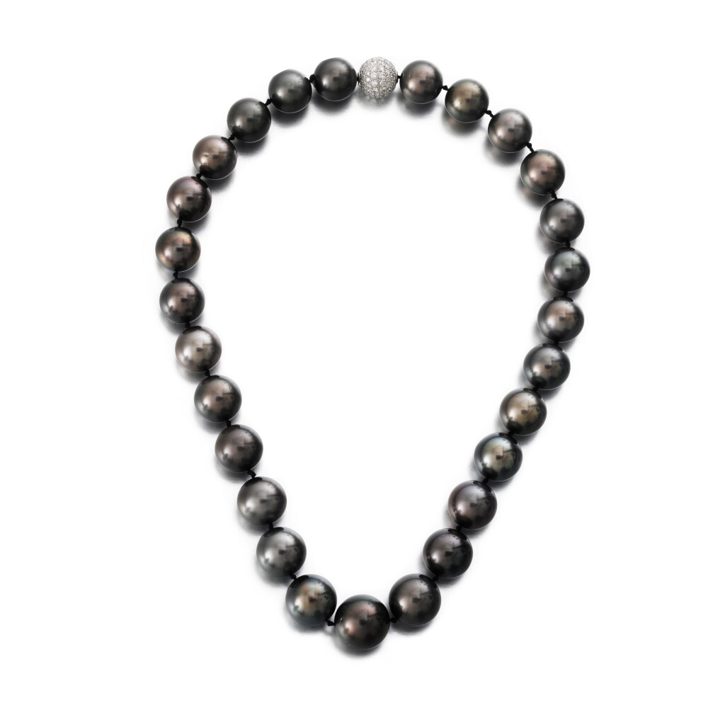 View full screen - View 1 of Lot 93. Collier de perles de culture | Cultured pearl necklace.