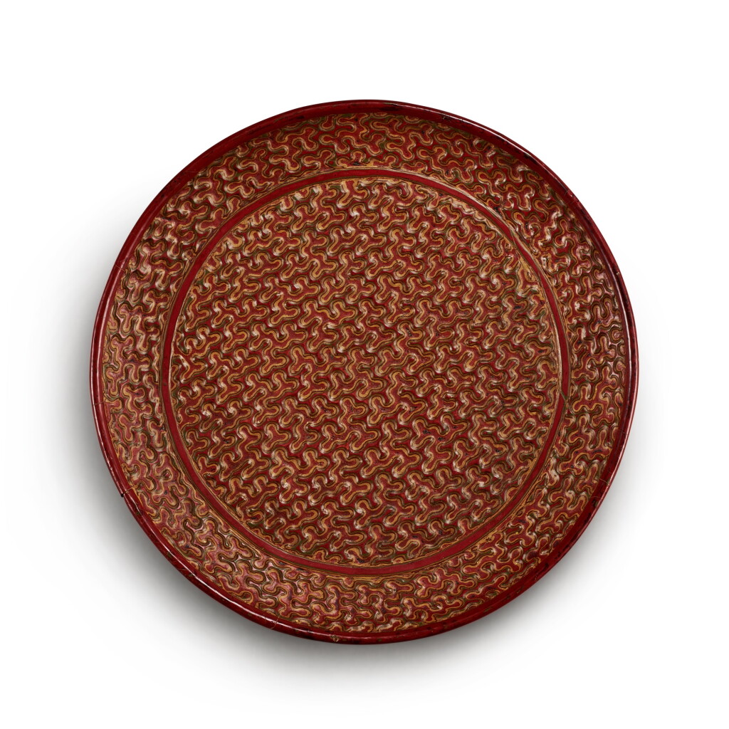 View full screen - View 1 of Lot 2512. A very rare carved polychrome lacquer tray, Southern Song - Yuan dynasty | 南宋至元 剔彩鎖甲紋圓盤.