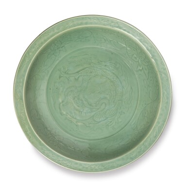 View full screen - View 1 of Lot 512. A LARGE INCISED 'LONGQUAN' CELADON-GLAZED 'FIVE-CLAWED DRAGON' DISH, EARLY MING DYNASTY.
