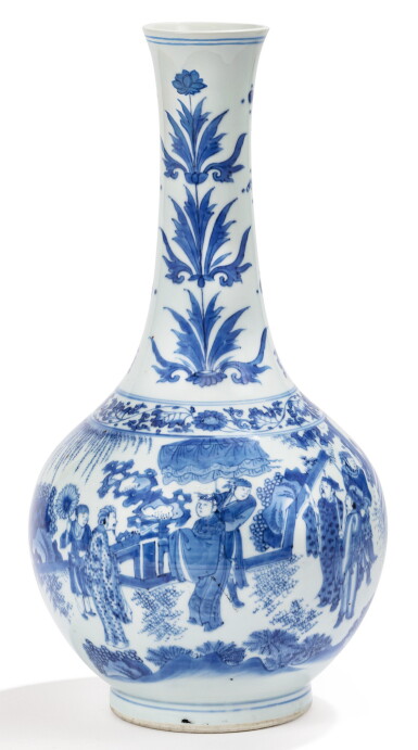 View full screen - View 1 of Lot 41. VASE EN PORCELAINE BLEU BLANC EPOQUE TRANSITION, XVIIE SIÈCLE | 十七世紀 青花人物故事紋長頸瓶 | A blue and white bottle vase, Transitional period, 17th century.