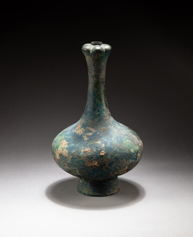 View full screen - View 1 of Lot 100. A garlic-head bronze vase Han dynasty | 漢 銅蒜頭瓶.