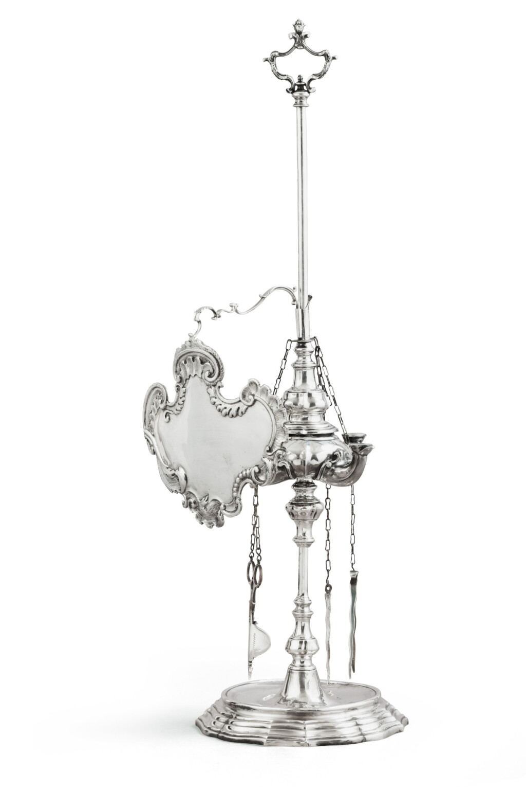 View full screen - View 1 of Lot 109. A large Maltese silver Library lamp, Giuseppe Pelisara, under E. PInto, circa 1760 | Grande lampe de bibliothèque en argent par Giuseppe Pelisara sous le règne du Grand-Maître E. PInto, Malte, vers 1760.