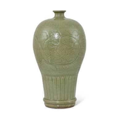 View full screen - View 1 of Lot 5034. A large inscribed Longquan celadon meiping Ming dynasty 明 龍泉青釉纏枝花卉紋金玉滿堂梅瓶.