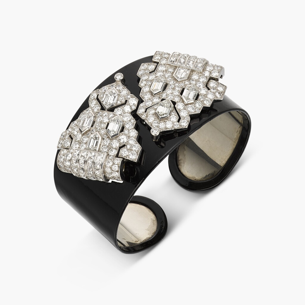 View full screen - View 1 of Lot 608. Diamond Double Clip/Bangle Combination 卡地亞 鑽石 胸針一對 及 手鐲兩枚.