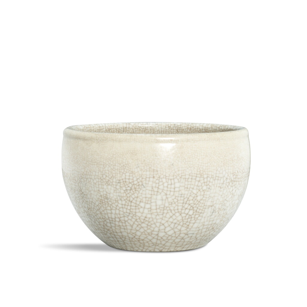 View full screen - View 1 of Lot 5850. A Ge-type jar, Seal mark and period of Qianlong | 清乾隆 仿哥釉小缸 《大清乾隆年製》款.