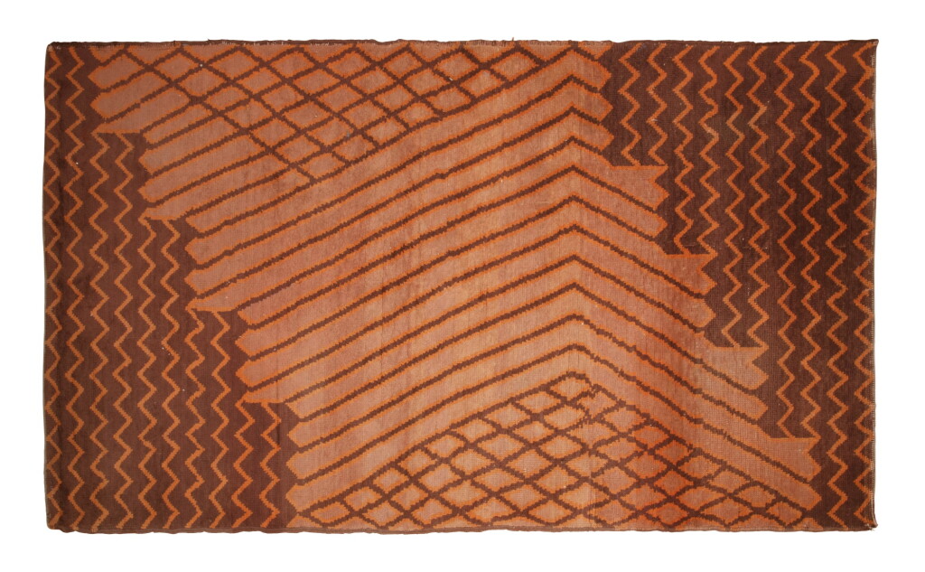 View full screen - View 1 of Lot 1178. Carpet, first half 20th century | Tapis, première moitié du XXeme siècle.