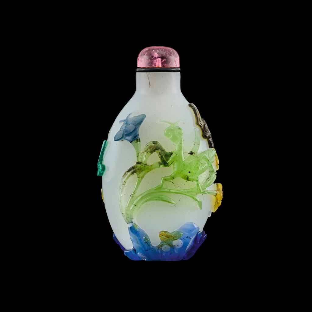 View full screen - View 1 of Lot 1058. A four-colour overlay glass 'mantis' snuff bottle, Qing dynasty, 19th century | 清十九世紀 涅白地套四色料花蝶螳螂圖鼻煙壺.