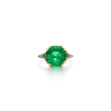 View full screen - View 1 of Lot 149. Emerald and diamond ring, first half of the 20th century.