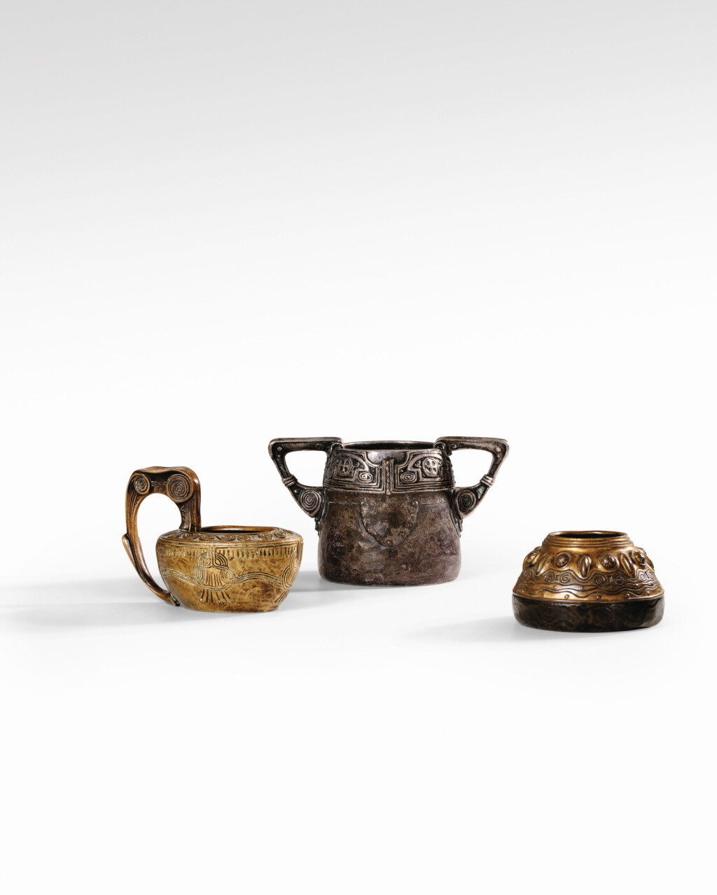 View full screen - View 1 of Lot 14. Trois vases.