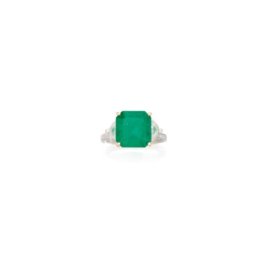 View full screen - View 1 of Lot 207. EMERALD AND DIAMOND RING.