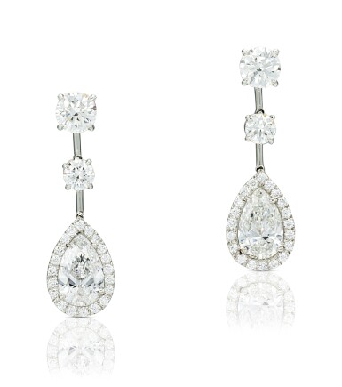 View full screen - View 1 of Lot 9163. PAIR OF DIAMOND PENDENT EARRINGS | 鑽石吊耳環一對 ( 兩枚梨形鑽石重1.01及1.00卡拉 ).
