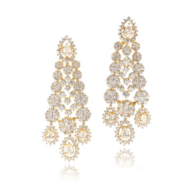 View full screen - View 1 of Lot 623. Pair of Diamond Pendent Earrings | 鑽石 耳墜一對.