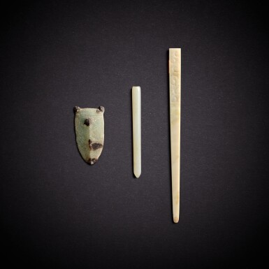 View full screen - View 1 of Lot 7851. Two jade hairpins and a glass cicada, Shang - Han dynasty | 商至漢 玉笄兩件及琉璃蟬一件.