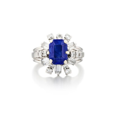 View full screen - View 1 of Lot 79. Bague saphir et diamants | Sapphire and diamond ring.