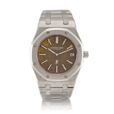 View full screen - View 1 of Lot 2215. Royal Oak, Reference 5402 | A stainless steel bracelet watch with tropical dial and date, Made in 1978 | 愛彼 |皇家橡樹系列 型號5402 | 精鋼鏈帶腕錶,備棕式錶盤及日期顯示,1978年製.