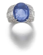 SAPPHIRE AND DIAMOND RING