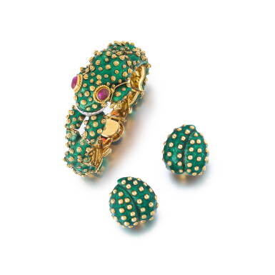 View full screen - View 1 of Lot 69. Demi-parure émail, rubis et diamants | Enamel, ruby and diamond demi-parure.