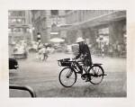 Yau Leung 邱良 | Downpour on Pedder Street (Central, 1969) 冒雨前進(中環,1969)