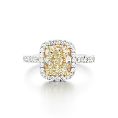 View full screen - View 1 of Lot 310. Bague diamant jaune | Yellow diamond ring.