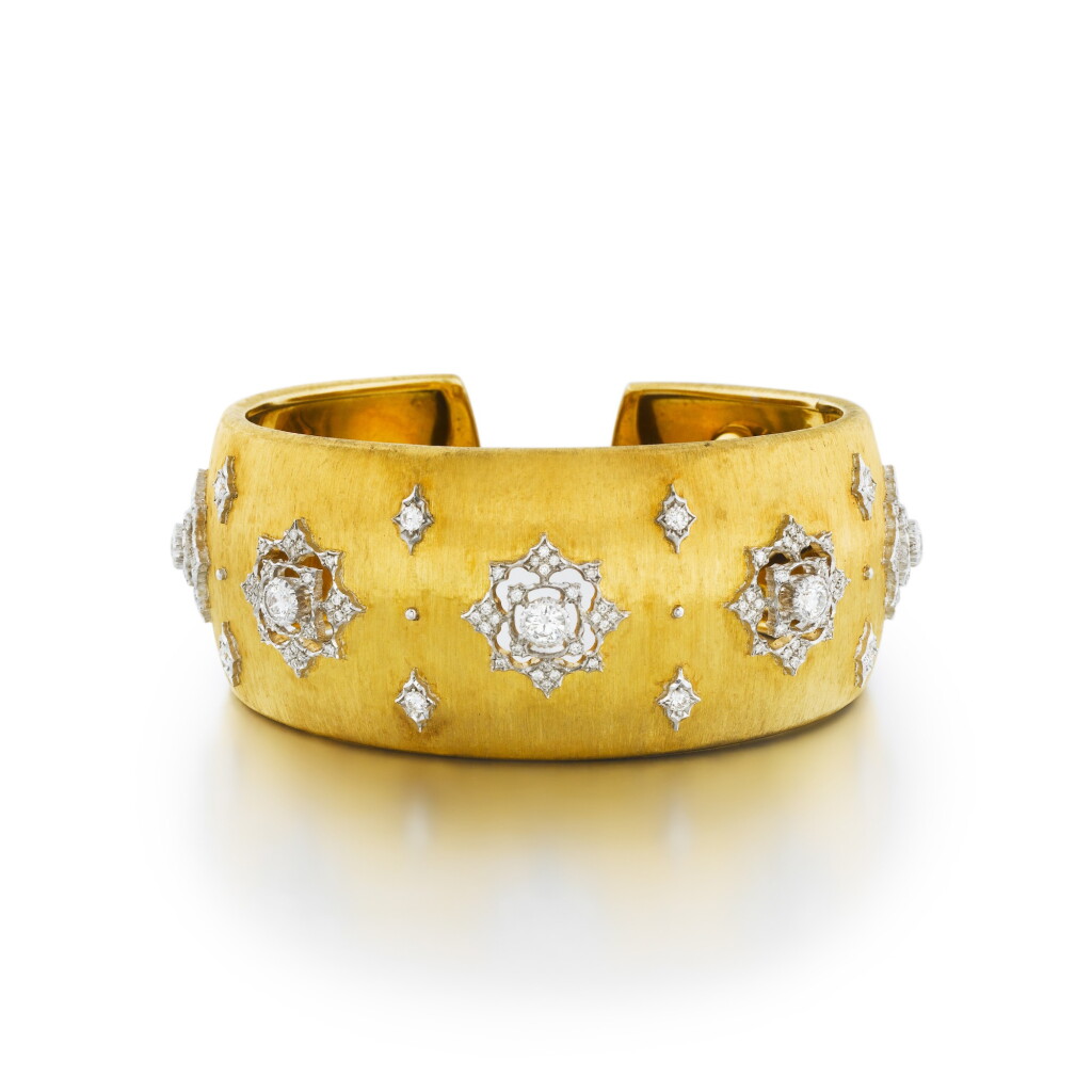 View full screen - View 1 of Lot 773. Buccellati | Bracelet or et diamants | Gold and diamond bracelet.