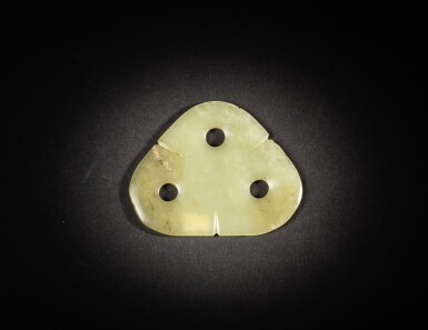 View full screen - View 1 of Lot 84. A celadon jade triangular ornament, Neolithic period, Hongshan culture, circa 3500 - 3000 BC | 新石器時代 紅山文化 約公元前3500至3000年 青白玉飾.