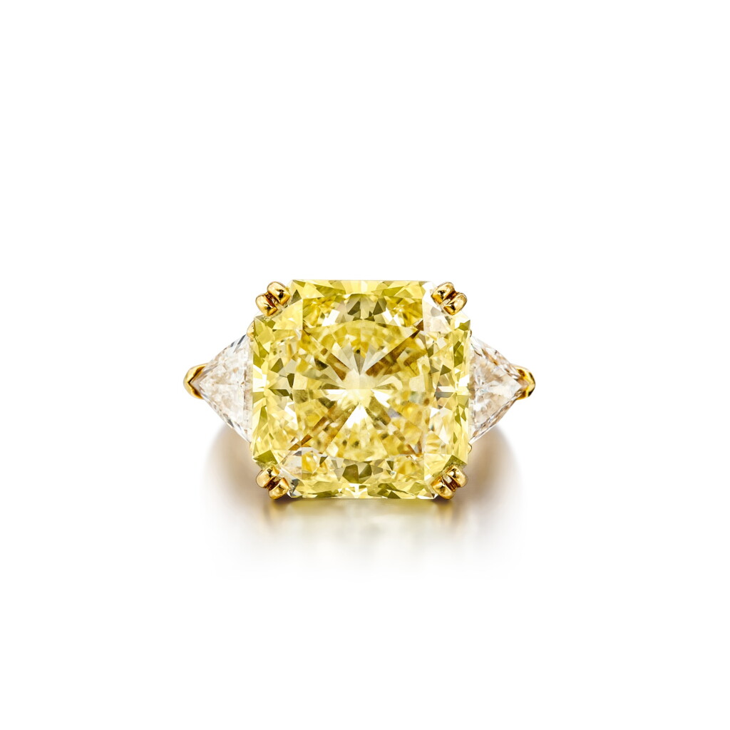 View full screen - View 1 of Lot 1852. Fancy Yellow Diamond and Diamond Ring | 12.09克拉 彩黃色鑽石 配 鑽石 戒指.