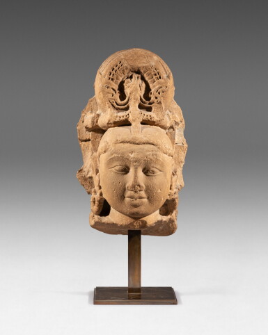 View full screen - View 1 of Lot 113. A sandstone head of of a goddess India, probably Western Gangas dynasty (450-985), 8th-9th century | 印度 或為西恒伽王朝 八至九世紀 砂岩雕女神像首.