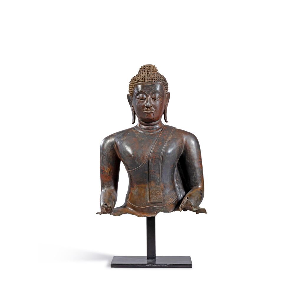 View full screen - View 1 of Lot 22. A large bronze bust of Buddha Shakyamuni, Thailand, Chieng Seng style, 16th century.