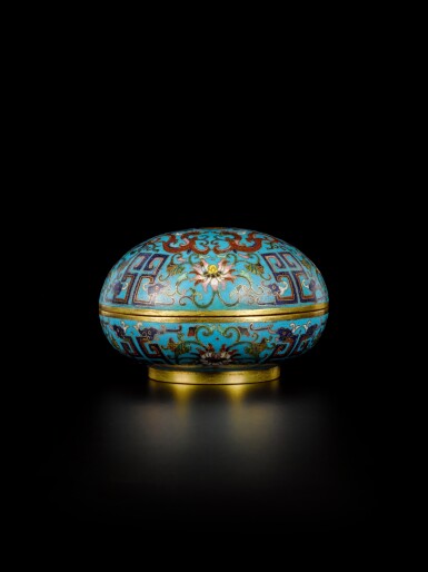 View full screen - View 1 of Lot 111. A small cloisonné enamel 'dragon' box and cover, Qing dynasty, 18th / 19th century | 清十八 / 十九世紀 掐絲琺瑯龍紋圓蓋盒.