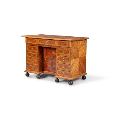 View full screen - View 1 of Lot 29. A Louis XIV kingwood end cut marquetred bureau brisé, circa 1700 | Bureau brisé en placage de bois de bout de violette d'époque Louis XIV, vers 1700.
