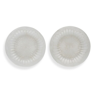 View full screen - View 1 of Lot 44. A pair of Mughal-style white jade dishes, Qing dynasty, 19th century .
