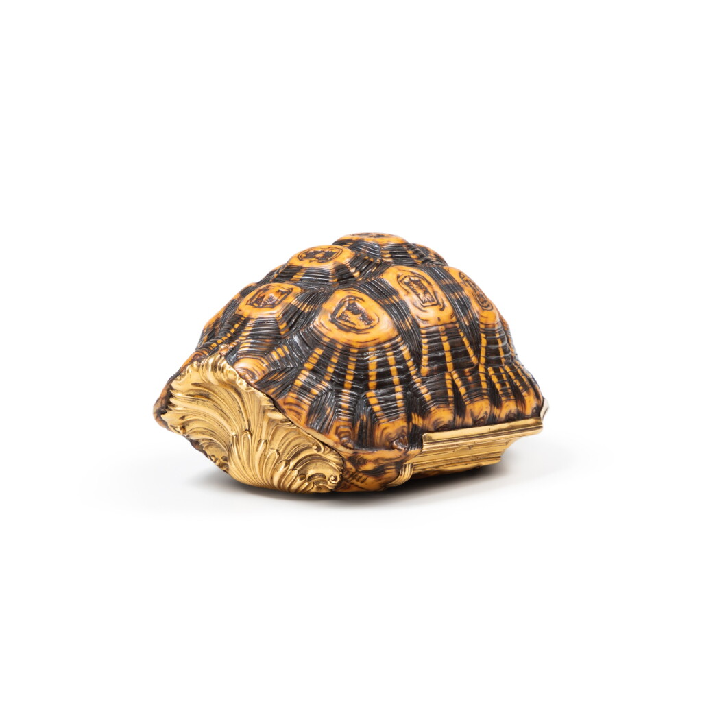 View full screen - View 1 of Lot 8. A gold-mounted tortoiseshell and ivory snuff box, probably Italian, circa 1740 | Tabatière en carapace de tortue et ivoire montée sur or, probablement Italie, vers 1740.