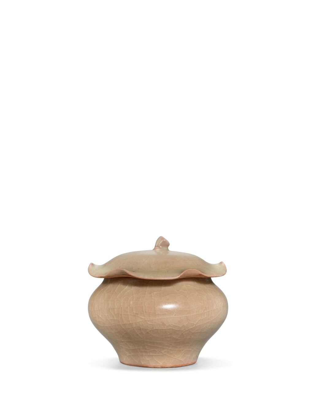 View full screen - View 1 of Lot 3872. A small Longquan beige-glazed jarlet and cover, Song - Yuan dynasty | 宋至元 龍泉米黃釉荷葉小蓋罐.