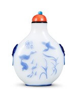 An inscribed Yangzhou blue overlay white glass 'birds' snuff bottle Qing dynasty | 清 揚州作涅白地套藍料禽鳥紋鼻煙壺