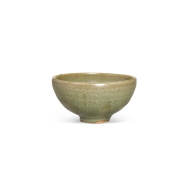 View full screen - View 1 of Lot 901. A small 'Jun' green-glazed 'bubble' bowl, Northern Song / Jin dynasty.