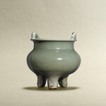A Longquan celadon-glazed incised tripod incense burner, Southern Song - Yuan dynasty | 南宋至元 龍泉青釉暗花繩耳鼎式爐