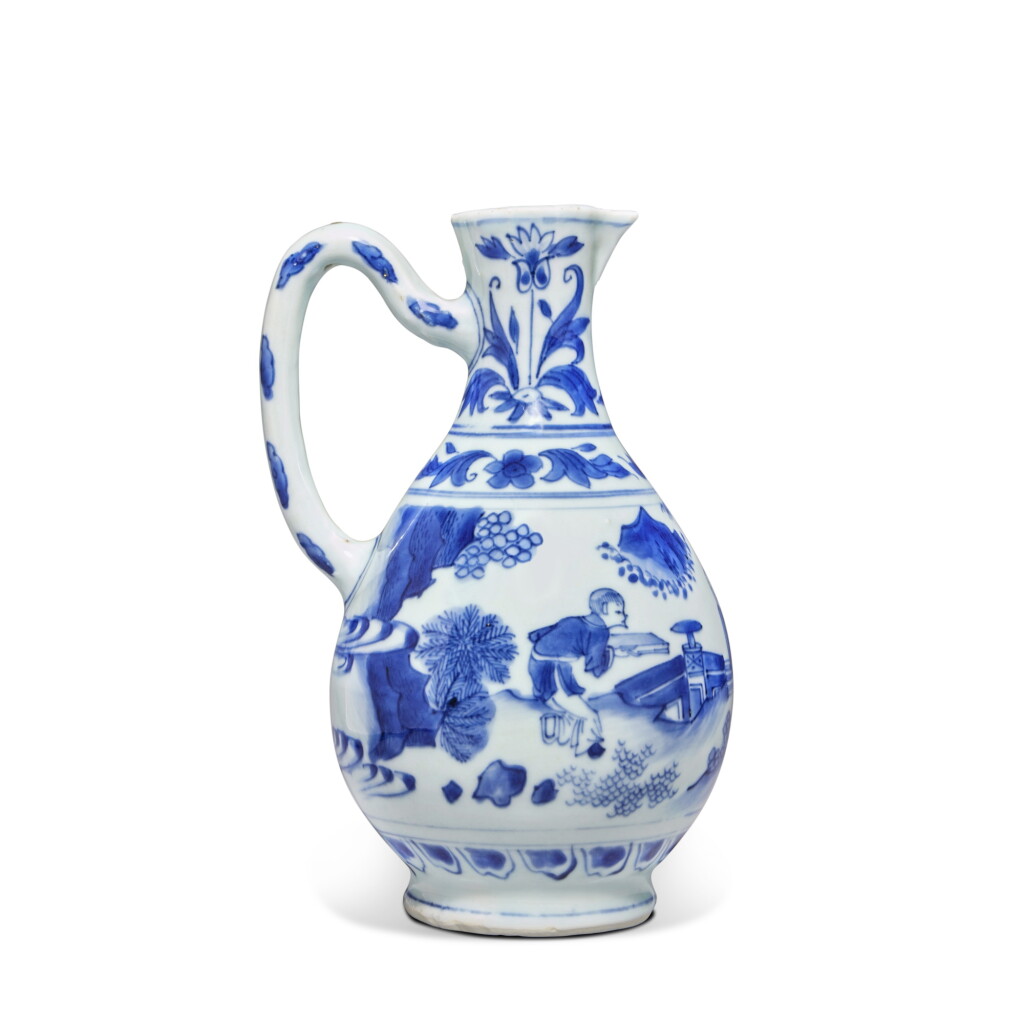 View full screen - View 1 of Lot 925. A blue and white 'scholar and attendant' ewer, Transitional period, circa 1640 | 過渡期 青花高士圖執壺.